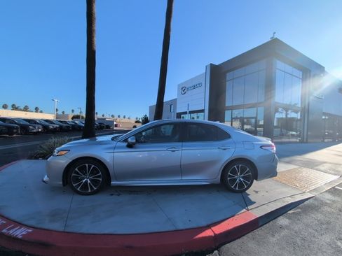 Used 2020 Toyota Camry SE image 7