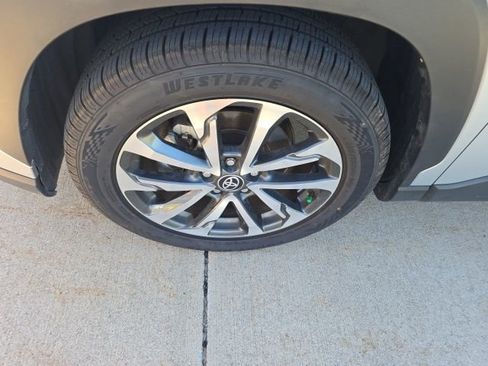 Used 2023 Toyota Corolla Cross XLE image 10