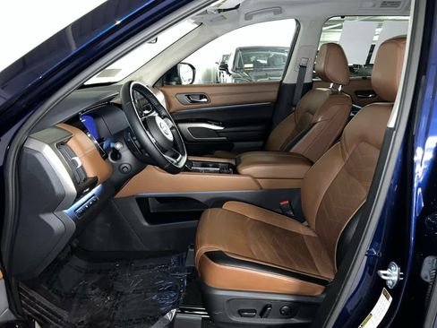 Used 2023 Nissan Pathfinder Platinum image 6