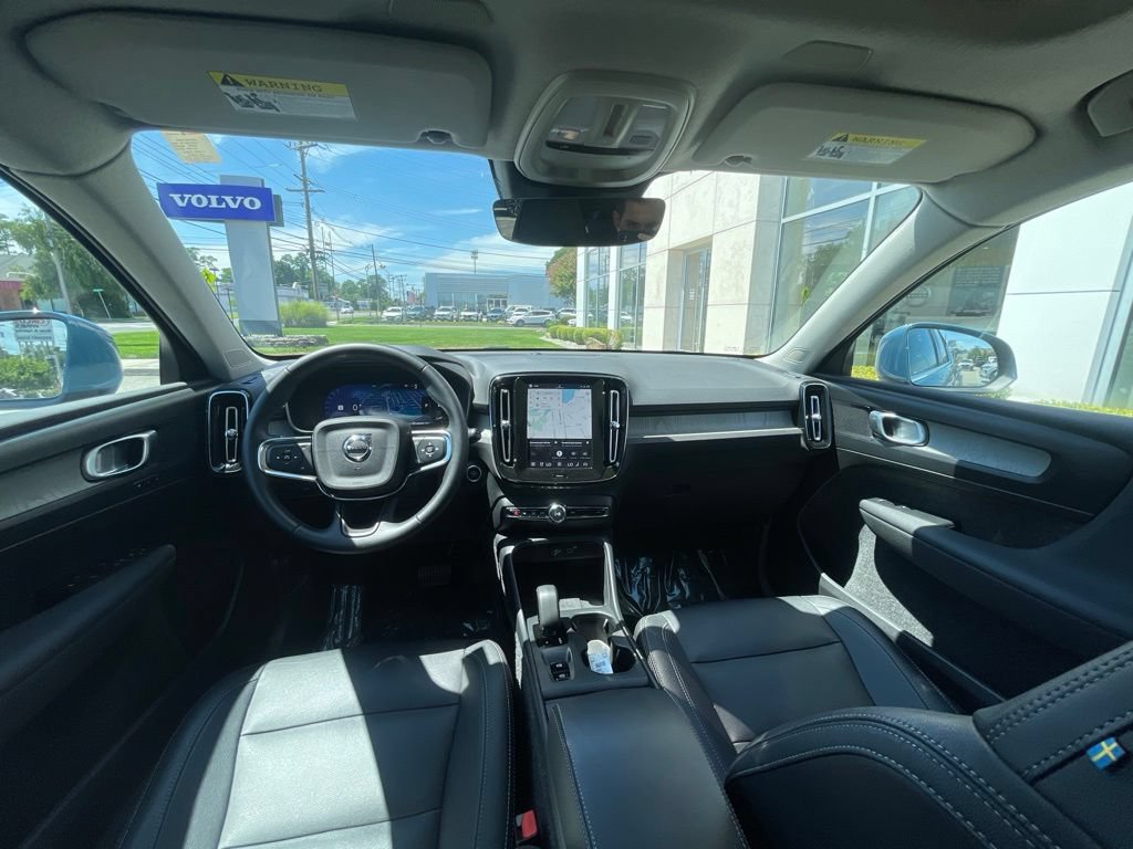 Used 2025 Volvo XC40 B5 Core AWD/4WD image 18