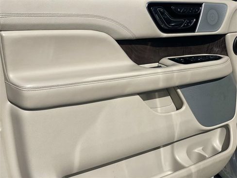 Used 2021 Lincoln Navigator Reserve image 20