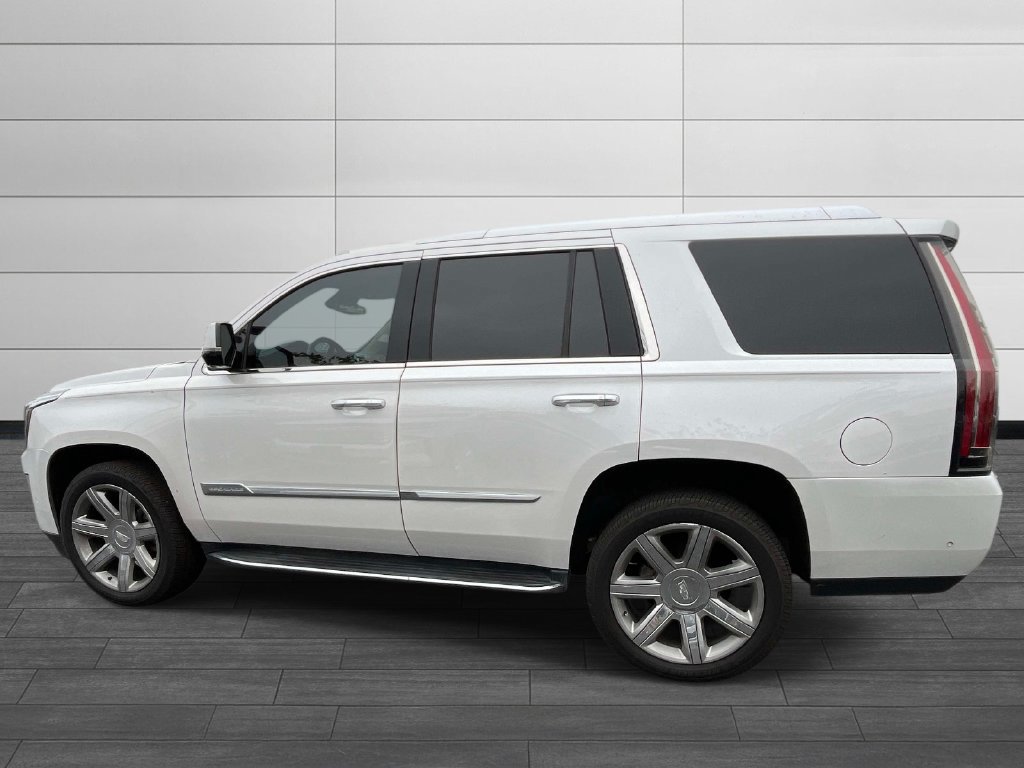 Used 2019 Cadillac Escalade Luxury RWD image 2