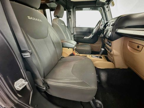 Used 2018 Jeep Wrangler Unlimited Sahara w/ Connectivity Group AWD/4WD image 23