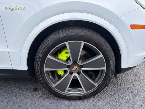 Used 2023 Porsche Cayenne AWD/4WD image 24