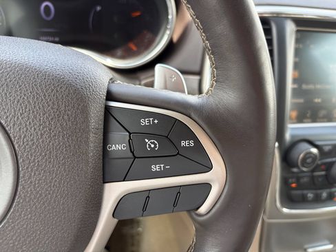 Used 2017 Jeep Grand Cherokee Overland AWD/4WD image 24