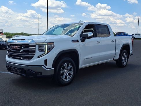 Used 2025 GMC Sierra 1500 SLT AWD/4WD image 3