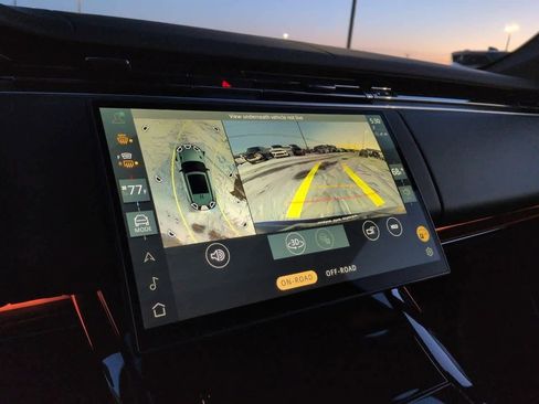 Used 2024 Land Rover Range Rover Sport SE image 30