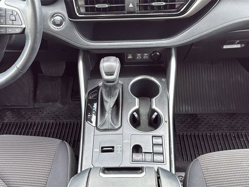Used 2023 Toyota Highlander LE image 23