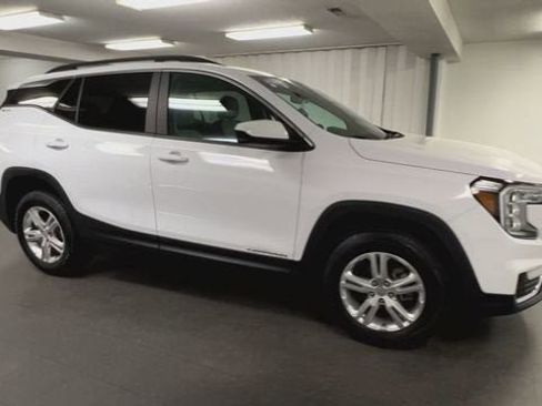 Certified 2022 GMC Terrain SLE w/ Driver Convenience Package image 2