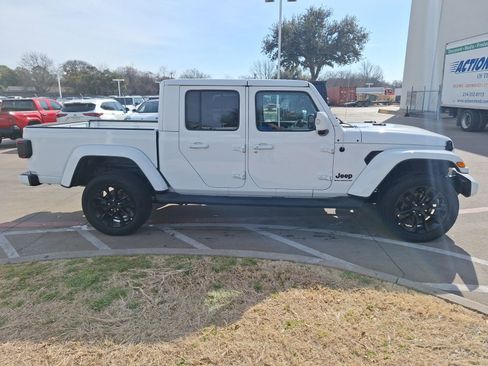 Used 2023 Jeep Gladiator Overland image 7