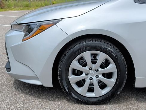 Used 2023 Toyota Corolla LE FWD image 3