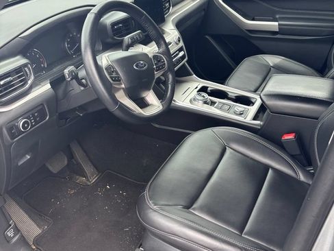 Used 2023 Ford Explorer XLT w/ Equipment Group 202A AWD/4WD image 5