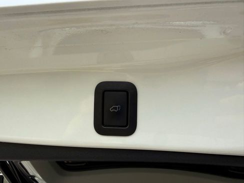 Used 2018 Toyota Highlander Limited Platinum FWD image 30