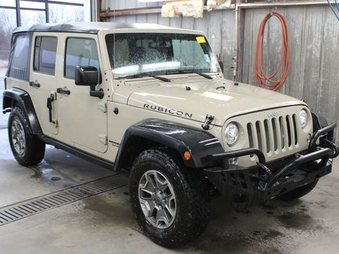 Used 2017 Jeep Wrangler Unlimited Rubicon w/ Connectivity Group image 8