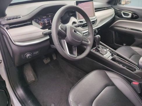 Used 2025 Jeep Compass Limited image 10