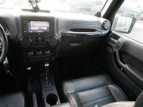 Used 2012 Jeep Wrangler Unlimited Sahara image 14