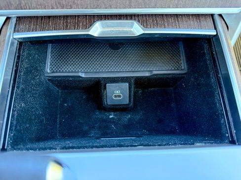 Used 2025 Land Rover Range Rover Long Wheelbase SE image 32