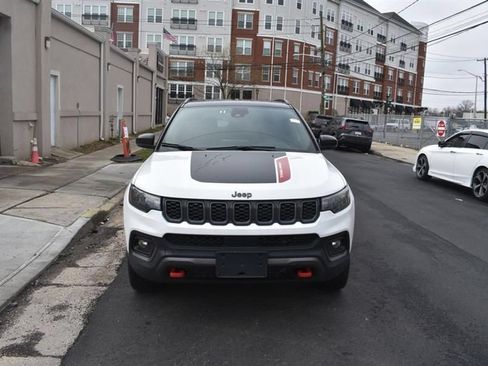 Used 2025 Jeep Compass Trailhawk AWD/4WD image 3