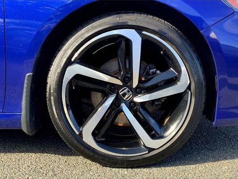Used 2018 Honda Accord Sport image 9