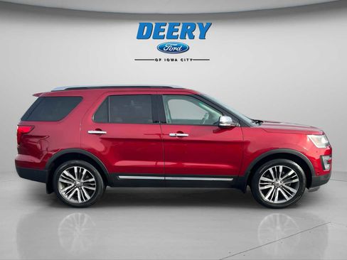Used 2017 Ford Explorer Platinum image 2