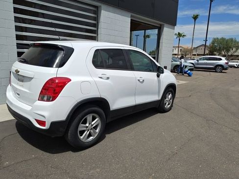 Used 2022 Chevrolet Trax LS w/ Tint and Cruise Package FWD image 11