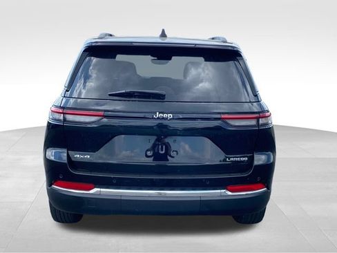Used 2023 Jeep Grand Cherokee Laredo AWD/4WD image 4