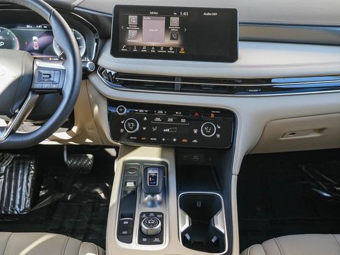 Certified 2025 INFINITI QX60 Luxe w/ Vision Package image 12