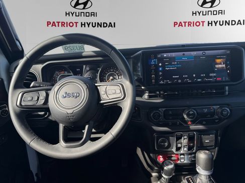 Used 2025 Jeep Wrangler Unlimited Rubicon AWD/4WD image 10