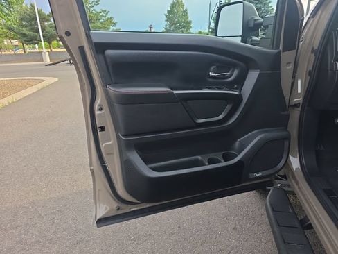 Used 2024 Nissan Titan PRO-4X AWD/4WD image 11