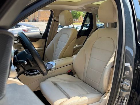 Used 2020 Mercedes-Benz GLC 300 w/ Parking Assistance Package image 29