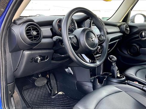 Used 2019 MINI Cooper 4-Door Hardtop w/ Signature Upholstery Package image 8