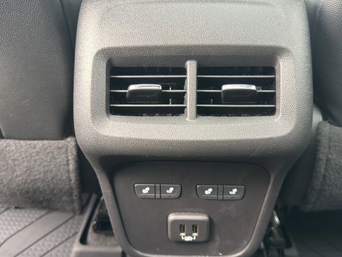 Used 2024 Chevrolet Equinox Premier image 23