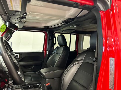 Used 2022 Jeep Wrangler Unlimited Sahara w/ Cold Weather Group image 16