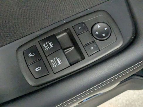 Used 2022 Dodge Challenger SRT Hellcat image 11