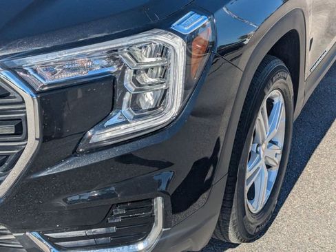 Used 2024 GMC Terrain SLE image 9