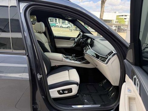 Used 2021 BMW X7 M50i w/ Executive Package image 32