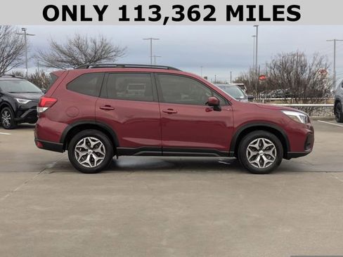 Used 2020 Subaru Forester Premium image 4