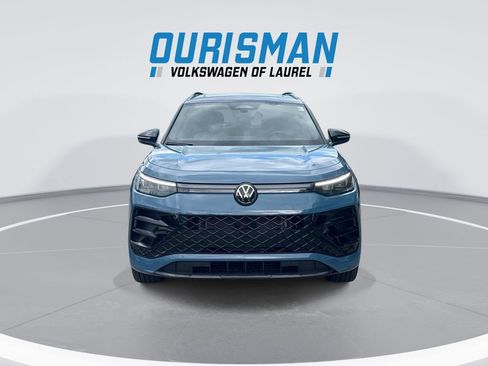 Used 2025 Volkswagen Tiguan SE R-Line AWD/4WD image 3