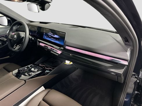 New 2026 BMW 530i xDrive w/ M Sport Package image 30