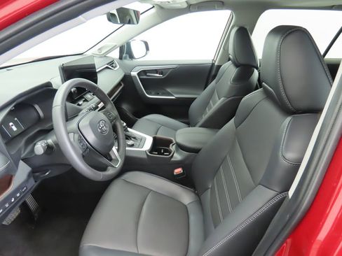 Used 2025 Toyota RAV4 Limited image 17