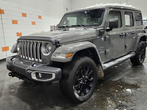 Used 2022 Jeep Wrangler Unlimited Sahara w/ Cold Weather Group AWD/4WD image 14