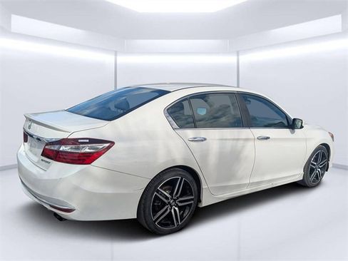 Used 2016 Honda Accord Sport image 3
