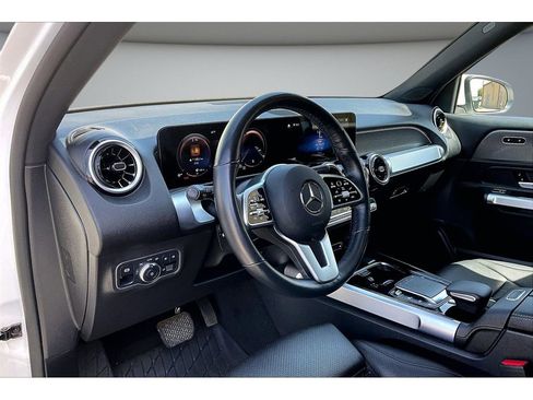 Used 2022 Mercedes-Benz GLB 250 4MATIC image 17