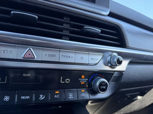 Used 2020 Kia Telluride SX w/ SX Prestige Package image 17