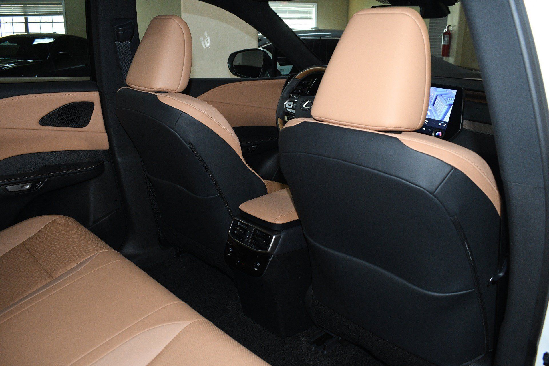 Used 2025 Lexus RX 350 Premium w/ Convenience Package FWD image 16