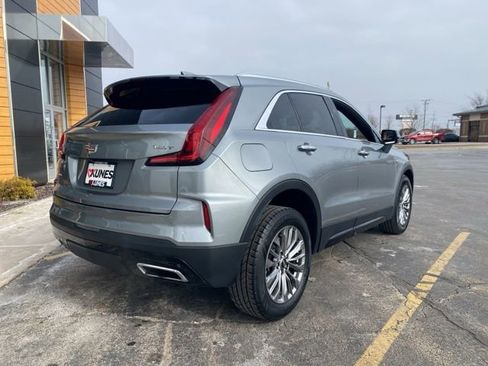 Used 2024 Cadillac XT4 Premium Luxury image 10
