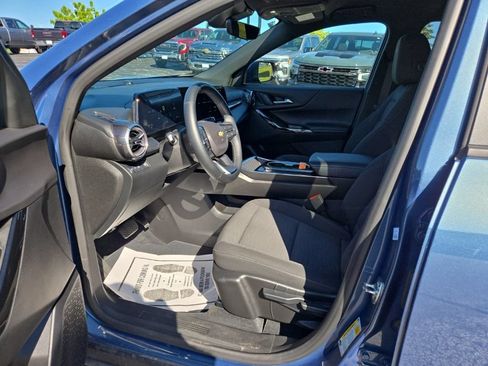 Used 2025 Chevrolet Equinox LT w/ Safety and Technology Package FWD image 16