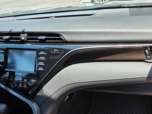 Used 2020 Toyota Camry LE image 10