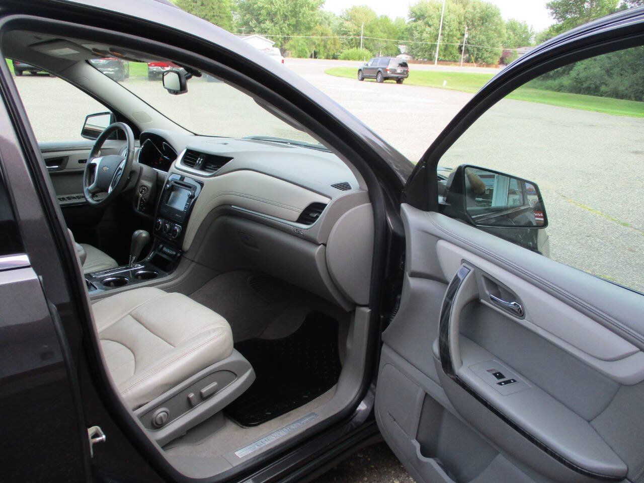 Used 2013 Chevrolet Traverse LTZ AWD/4WD image 28