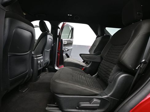 Used 2020 Ford Explorer XLT w/ Comfort Package image 38